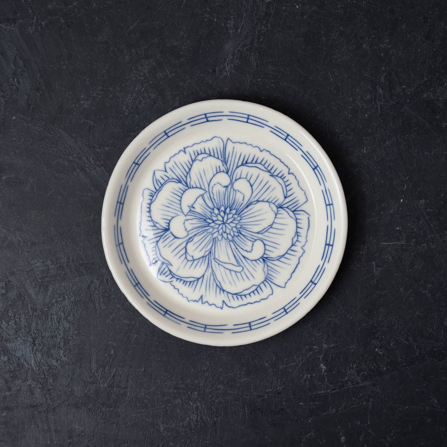 Peony I-Fret Round Dish