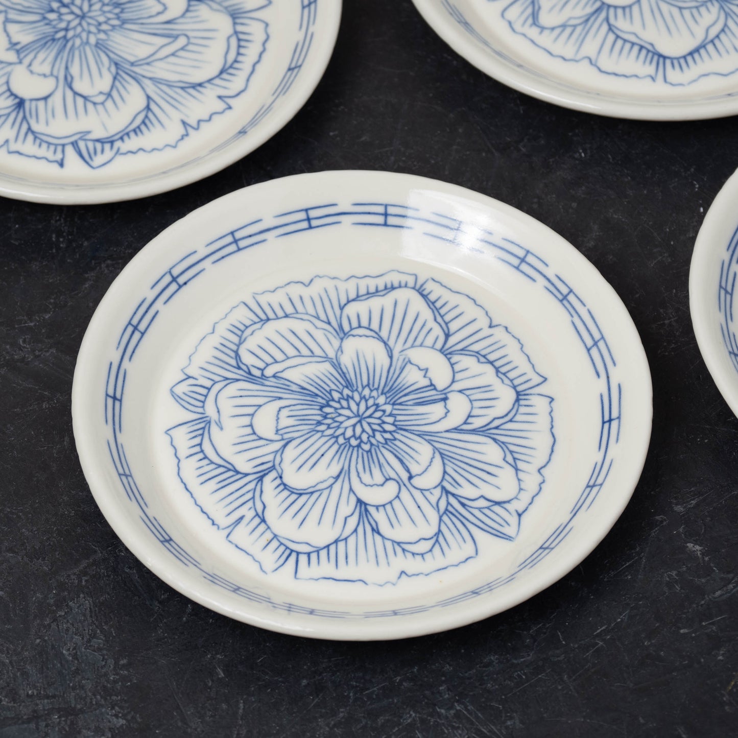 Peony I-Fret Round Dish