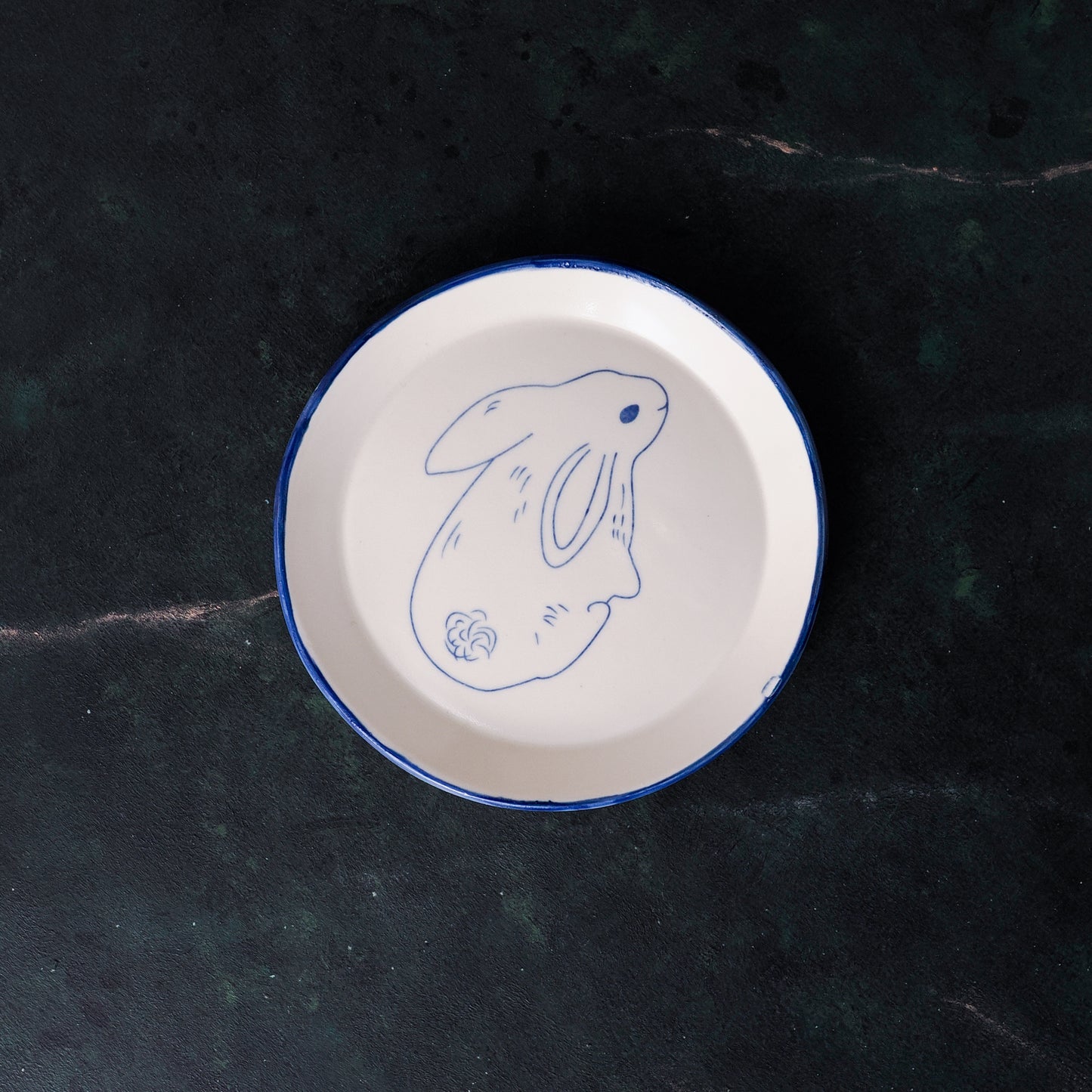 Plump Rabbit 7" Round Catchall