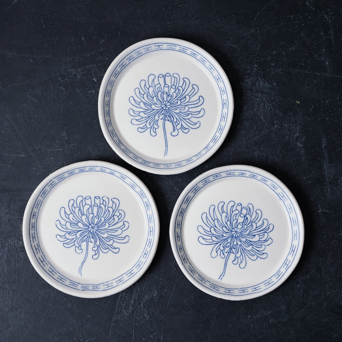 Chrysanthemum Inset-I-Fret Round Dish